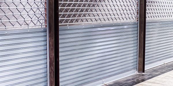Reformas Integrales de Tiendas y Locales  Comerciales en Reus · Instalación de  Ventanas y Persianas Comerciales